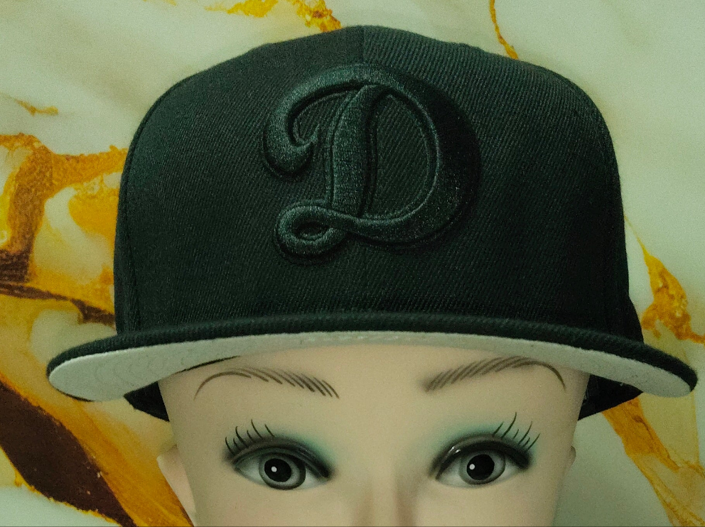 Jockey New Era 9FIFTY Snapback Negro con Letra "D" en relieve