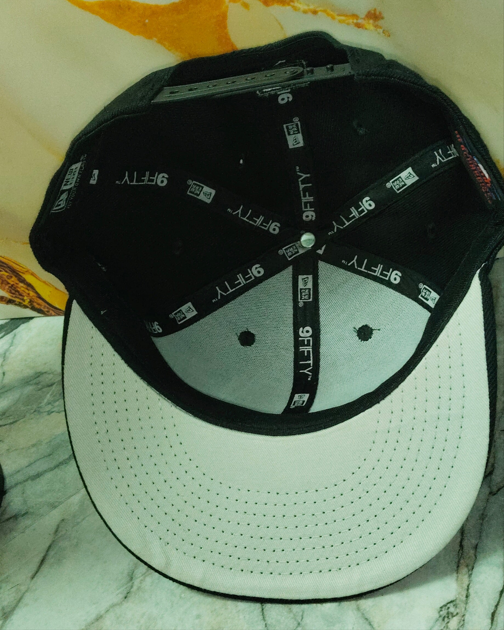 Jockey New Era 9FIFTY Snapback Negro con Letra "D" en relieve